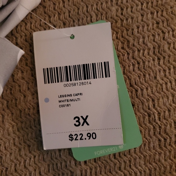 Forever 21 plus active camo leggings - Picture 5 of 6